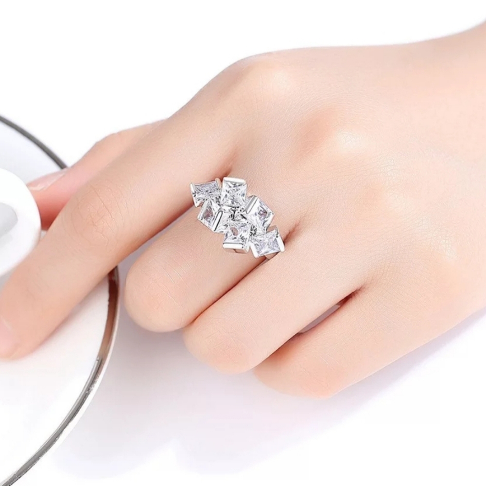 New 925 sterling silver clear cubic zirconia ring! - Picture 2 of 4